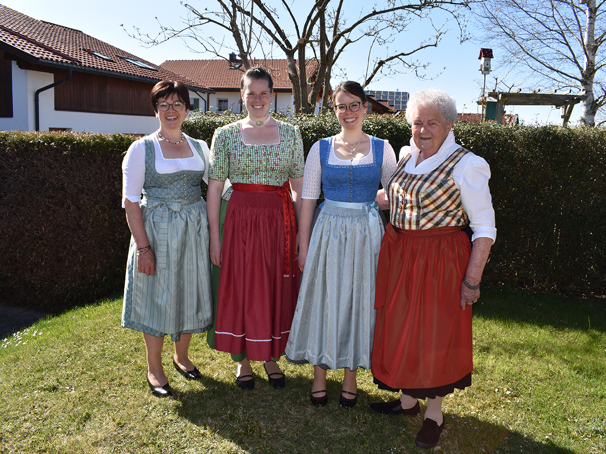 Frauen in Trachten